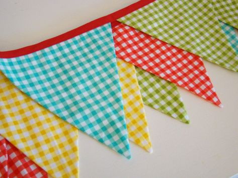 Pretty gingham banner for a summer party Photo Garland, Fabric Garland, Banners Buntings, Fabric Bunting, Fabric Banner, Bunting Garland, Paper Garland, Bunting Banner, Eclectic Home