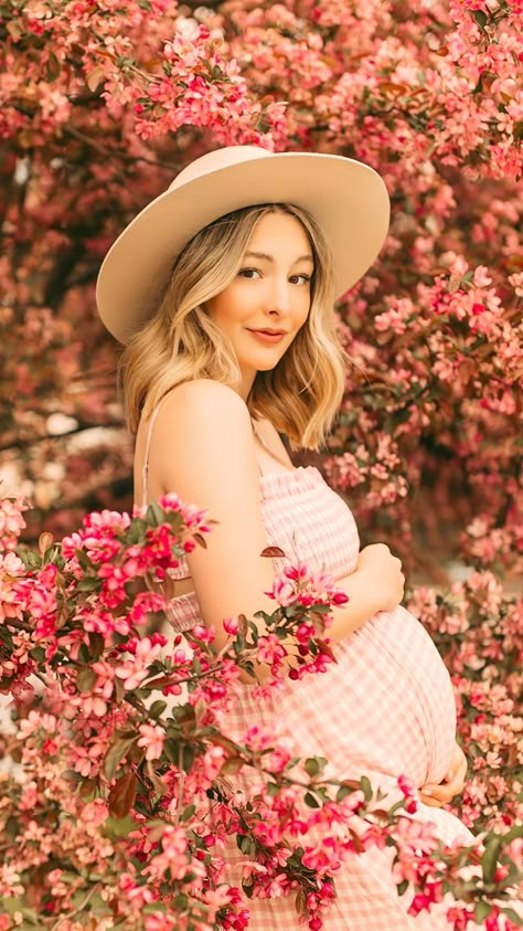 Unique Maternity Shoot Ideas, Unique Maternity Shoot, Jo Johnson Overby, Maternity Shoot Ideas, Spring Maternity Photos, Couple Maternity Poses, Fall Maternity Photos, Maternity Photography Poses Outdoors, Outdoor Maternity Photos