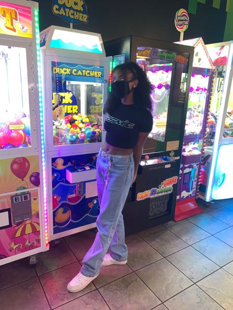 Arcade Fits Aesthetic, Outfit For Arcade, Poses For Arcade, Outfit Ideas For Arcade Date, Arcade Outfit Aesthetic, What To Wear To An Arcade, Arcade Date Outfit Ideas, Carnival Date Outfit, Arcade Aesthetic Outfit