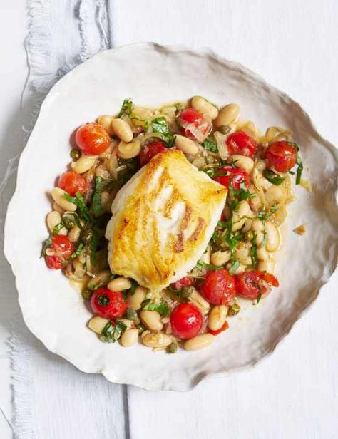 Cod with Tomato Bean Stew  This cod with tomato bean stew is a quick and healthy midweek meal. Less than 400 calories this dish is light and full of flavour Low Calorie Stew, Low Calorie Dinners, Cod Recipes, Fish Recipes Healthy, Bean Stew, Midweek Meals, Healthy Fish, Stew Recipe, Fish Dishes