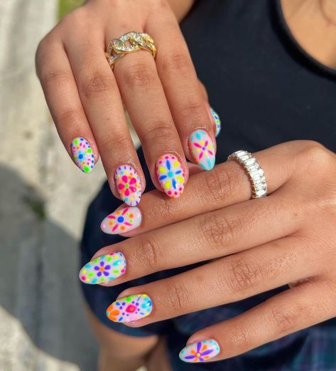 Freehand Nails, Cutest Summer Nails, Crazy Colorful Nails, Crazy Design Nails, Funky Vacation Nails, Different Nails, Funky Festival Nails, Nails For Europe, Summer Nails Maximalist