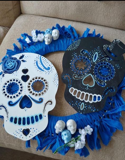 Wood Sugar Skull, Sugar Skull Crafts, Mexican Christmas Decorations, Sugar Skull Painting, Painted Skulls, Halloween Camping, Skull Crafts, Bottle Tattoo, Dollar Tree Halloween