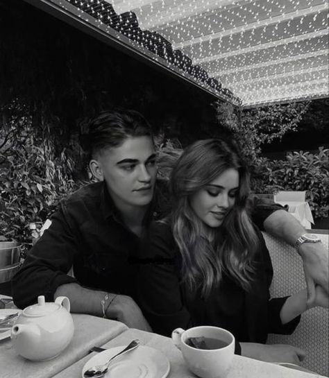 Hero Fiennes Tiffin Girlfriend, Hero Fiennes-tiffin And Josephine, Hot Hero, Hardin Scott, Romantic Films, After Movie, Famous Couples, Movie Couples, Romantic Movies