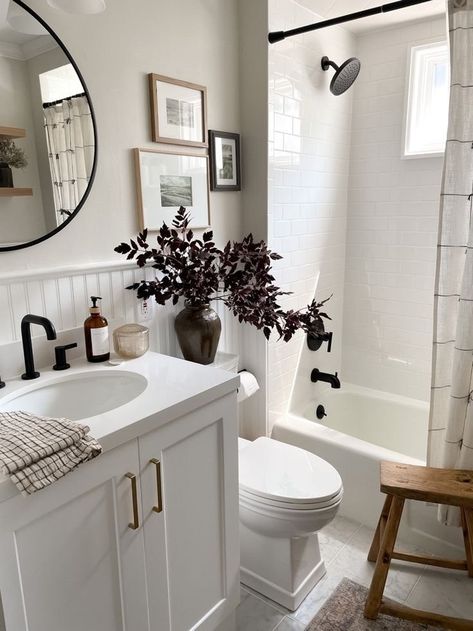 21 Gorgeous Bathroom Wall Decor Ideas You Will Want to Recreate — ASHLINA KAPOSTA White Vanity Guest Bathroom, Home Decor Inspo Modern, Small Affordable Bathroom Ideas, Guest Bathroom Ideas Grey Vanity, Bronze And White Bathroom, White Counter Bathroom Decor, Bathroom With White Countertop, Small Bathroom White Vanity, Gray Guest Bathroom