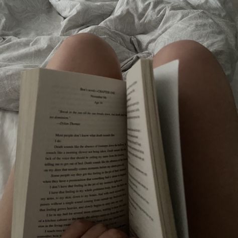 reading>tv Romanticing Life, Reading Motivation, Bookstagram Inspiration, Fall Semester, Reading Day, Life Board, Reading Romance, The Infernal Devices, Winter Break