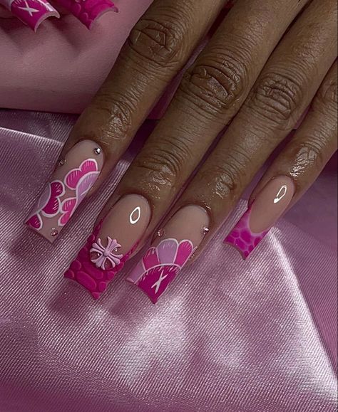 Pink Kaws Nails, Nails Kaws, Kaws Nails, Pink Kaws, 2023 Pink, Acrylic Toe Nails, Long Acrylic Nail Designs, Hard Nails, Ombre Acrylic Nails