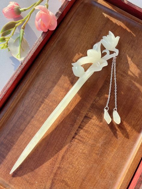 Chinese Accessories Hair, Japan Luxury, Asian Accessories, Flower Jade, Chinese Accessories, Dope Jewelry Accessories, Beautiful Hair Accessories, Fancy Jewellery Designs, Hair Fork