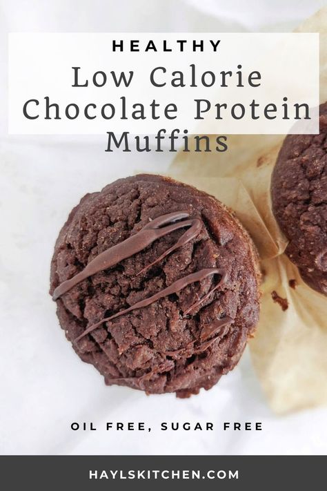 Unbelievably moist and light but Low Calorie Chocolate Protein Muffins! These healthy chocolate muffins use a ton of applesauce and protein powder, and have no oil or sugar. A low fat and low sugar recipe. Low Calorie Protein Bars, Protein Powder Muffins, Low Fat Low Calorie Recipes, Low Fat Muffins, Low Calorie Muffins, High Protein Muffins, Chocolate Protein Muffins, Healthy Chocolate Muffins, High Protein Smoothie Recipes