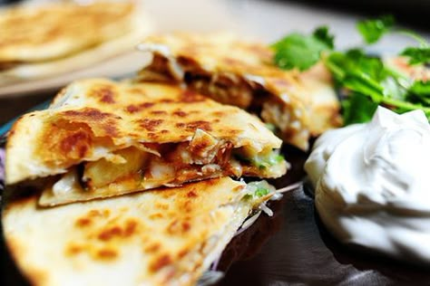 Grilled Chicken & Pineapple Quesadillasthepioneerwoman Pineapple Quesadilla, Chicken And Pineapple, Chicken Pineapple, Bbq Chicken Pizza, Pineapple Chicken, Grilled Pineapple, Chicken Quesadillas, Pioneer Woman Recipes, Nom Nom Nom