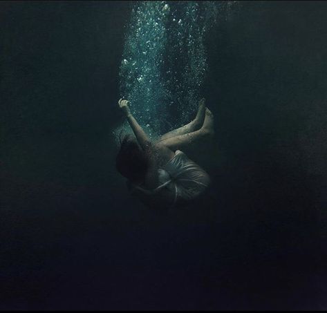 Dark Photography, Underwater Photography, Book Aesthetic, Dark Aesthetic, Dark Art, Pose Reference, Short Film, Aesthetic Art, Aesthetic Pictures