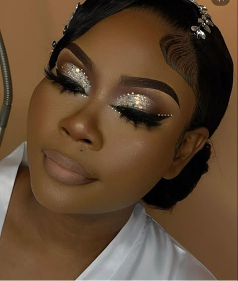 White Party Makeup Ideas, Black And Gold Wedding Makeup, Bride Makeup For Black Women, Brides Makeup Black Women, Silver Wedding Makeup Brides, Bridal Makeup With Glitter, All White Party Makeup Ideas Black Women, Makeup Looks For Silver Outfit, Silver Makeup Looks On Black Women