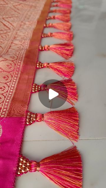 Latkan Saree Pallu, Fancy Latkans For Blouse, Tassel Crafts Diy, Saree Kuchu Designs Simple, Tasal Designe For Lehanga, Kuchulu For Sarees, Tassels For Sarees, Tassels For Saree Pallu Latest, Saree Latkan Design