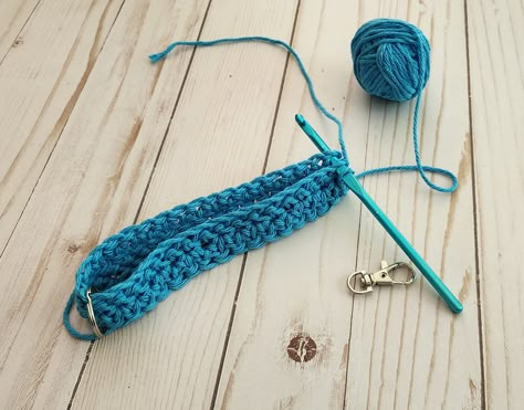 Free Pattern: The Rhode Wristlet Crochet Wrist Strap Free Pattern, Crochet Wristlet Pattern Free, Crochet Wristlet Keychain, Crocheted Keychains, Crochet Keychain Patterns, Cookie Crochet, Crochet Wristlet, Scrubbies Crochet Pattern, Wristlet Patterns