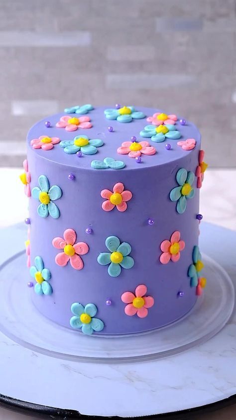 Main Food, Mini Torte, Cake Decorating For Beginners, Buttercream Cake Decorating, Cake Aesthetic, Simple Cake Designs, Cake Decorating Piping, Creative Cake Decorating, Cake Decorating Frosting