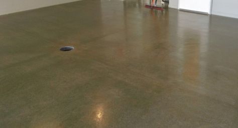 Learn what the differences are between the many garage floor sealer options available and what kind of protection and coating they can provide. Floor Sealer, Seal Concrete Floor, Epoxy Concrete Floor, Epoxy Garage Floor Coating, Grey Vinyl Flooring, Garage Boden, Concrete Garages, Concrete Garage, Concrete Epoxy