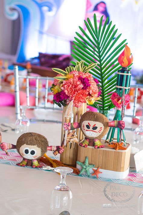 Moana Centerpieces, Moana Birthday Decorations, Moana Party Decorations, Moana Birthday Party Theme, Moana Theme Birthday, Festa Moana Baby, Moana Theme, Moana Themed Party, Tropical Birthday Party