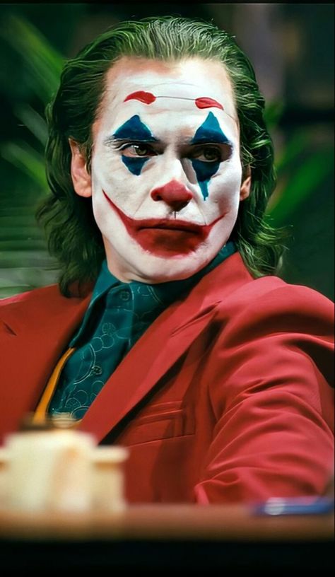 Villain Actors, Pennywise 1990, Joker Phoenix, Digital Installation, Joker Joaquin, Joker Photos, Joker Film, Joker Movie, Art Psychology