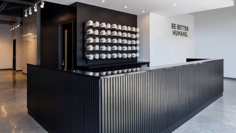 » Vacant Retail Space is Repurposed for Innovative Boutique Fitness Studio Boutique Gym Design, Boutique Fitness Studio, Boutique Gym, Cycling Studio, Boutique Fitness, Gym Design Interior, Spin Studio, Fitness Boutique, Gym Interior