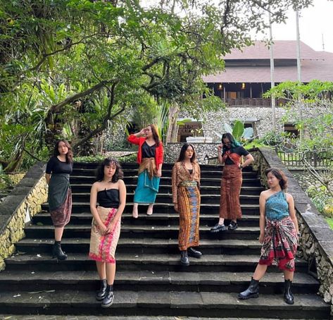 Berkain Outfit, Kondangan Outfit, Indonesian Fashion, Modern Kebaya, Band Outfits, Global Dress, Batik Fashion, Everyday Fashion Outfits, Create Outfits