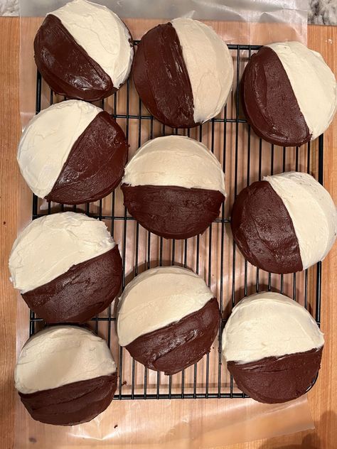 Let's Make Half Moon Cookies For Your Total Eclipse Party - sharon my ideas Halfmoon Recipe, Half Moon Cookies Recipe, Half Moon Cookies, Eclipse Party, Moon Cookies, Cookie Icing Recipe, Chocolate Frosting Recipes, Small Bakery, Cinnamon Twists