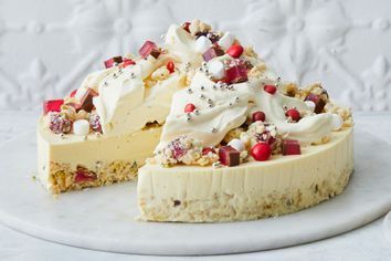 Quick chicken, cranberry and brie canapes Australian Christmas Desserts, Christmas Cheesecake Recipes, Christmas Cheesecake, Easy No Bake Cheesecake, Aussie Christmas, Chocolate Pastry, Best Christmas Recipes, Baked Cheesecake Recipe, Festive Desserts