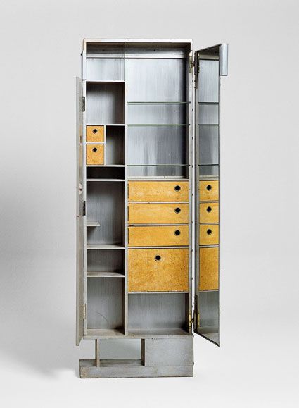 Coiffeuse aluminium et liège (Dressing cabinet in aluminum and cork) by Eileen Gray. C.1926–29. Painted wood, aluminum sheets, cork, aluminum leaf. Gray’s Coiffeuse aluminium et liège (or Coiffeuse-screen) was created in three different versions between 1926 and 1932; the first for the main bedroom of E 1027 (on view in this gallery), the second for Tempe a Pailla, and the third for Jean Badovici’s studio apartment at 17, rue in Paris. Eileen Gray Furniture, Dressing Stand, Grey Dressing Table, Dresser Design, Eileen Gray, Ludwig Mies Van Der Rohe, Deco Furniture, Gray Design, Custom Cabinets