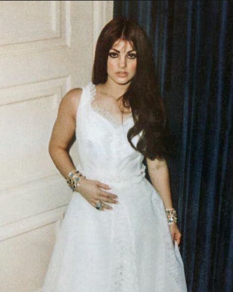 Priscilla Presley Style, Young Priscilla Presley, Elvis Presley Priscilla, Elvis And Priscilla, Elvis Presley Photos, Courtney Love, Priscilla Presley, Earth Angel, Christian Bale