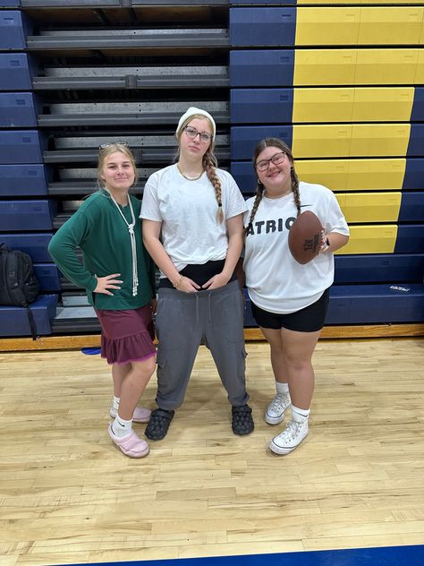 rhyme without reason!!! Rhyme Without Reason Trio, Rhyme Without Reason Costume 3 People, Rhyme Without Reason Costume, Rhyme Without Reason, School Spirit Week, Spirit Days, Trio Costumes, Halloween Duos, Dress Up Day