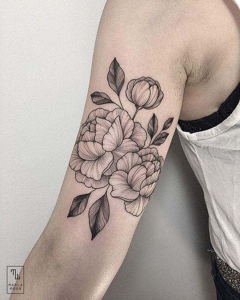 Peonys for Míriam. #linework #peonys #blackworkerssubmission #btattooing #inkstinctsubmission #blacktattooart Peony Flower Tattoos, Tattoos Skull, Peonies Tattoo, B Tattoo, Little Tattoos, Foot Tattoos, Line Tattoos, Piercing Tattoo, Love Tattoos