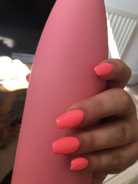 Pink coral nails coffin acrylics 💕 Bright Coral Nails Acrylic, Hot Pink Coral Nails, Coral Nails Coffin, Dark Coral Nails, Coral Acrylics, Light Coral Nails, Corral Nails, Barbados Nails, Nails Coral Pink