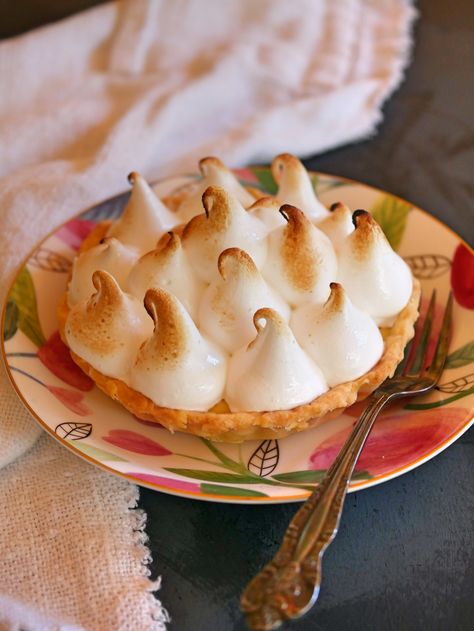 LOVE Lemon Meringue? Then this is the recipe for you! We have all the best components Think crisp fragrant pastry tart lemon filling &fluffy meringue Thermomix Lemon Meringue Pie, Blind Bake Pie Crust, Baked Pie Crust, Lemon Filling, Tart Shells, Pastry Tart, Lemon Meringue Pie, Meringue Pie, Lemon Meringue