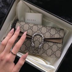 Dompet Gucci, Kelly Bag, Fancy Bags, Luxury Purses, Pretty Bags, Cute Purses, Prada Handbags, Purses Designer, Gucci Handbags