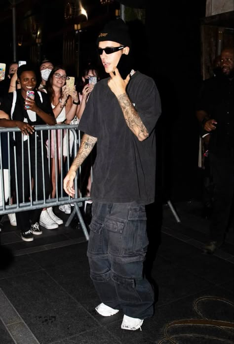 Johnny Edlind, Colorful Gown, Chic Ponytail, Justin Bieber Outfits, Party Outfit Men, Justin Bieber Style, Black Outfit Men, Outfits Hombre, Mens Fashion Streetwear