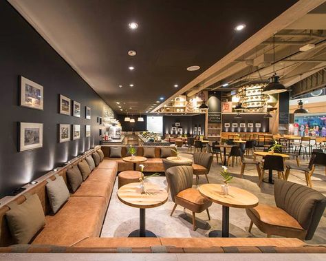 Hoy quiero compartir un espacio de decoración que inspira, la cafetería de Villaroy & Boch en Amberes, un proyecto que mezcla estilos vintage e industrial. Starbucks Cafeteria, Cafeteria Vintage, Starbucks Interior, Cafeteria Design, Bistro Design, Starbucks Design, Coffee Shop Interior Design, Pub Design, Coffee Shops Interior