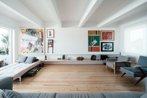 View full picture gallery of B.A. APARTMENT Lisbon Apartment, 아파트 인테리어, Living Room Ceiling, Lisbon Portugal, House And Home Magazine, Apartment Interior, Elle Decor, 인테리어 디자인, Second Floor