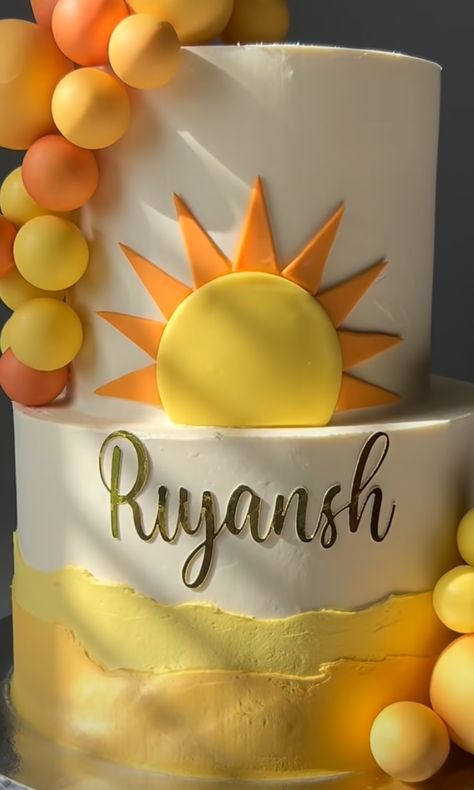 Sunshine Themed Cake, Here Comes The Sun Cake Pops, Sunshine Bday Party Ideas, One In The Sun Cake, Sun Decorations Party, Sun Themed Birthday Cake, Here Comes The Sun Cake Ideas, Sun Cake Design, Boho Sun Baby Shower Ideas