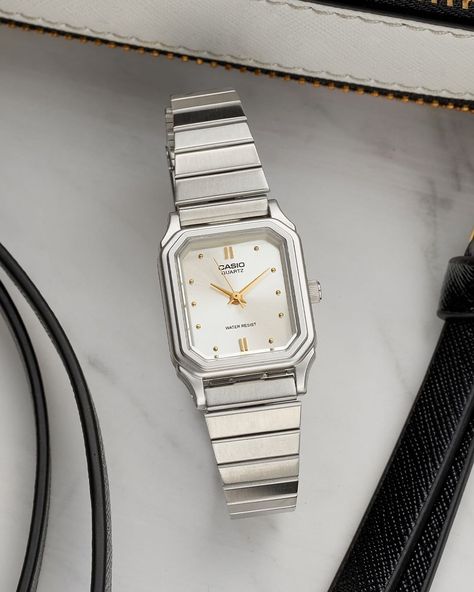 Casio Square Watch, Casio Vintage, Retro Watches, Grad Gifts, Gold Hands, Square Watch, The Details, Fashion Watches, Time Piece