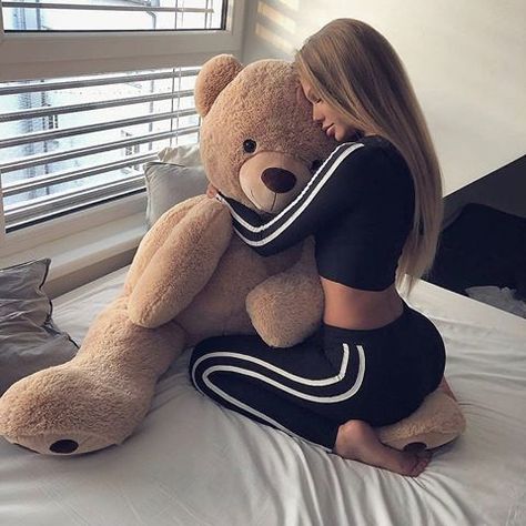 Teddy Girl, Big Teddy Bear, Giant Teddy Bear, Teddy Bear Girl, Fashion Now, Street Style Paris, Fan Fiction, Cute Poses, Black White Fashion