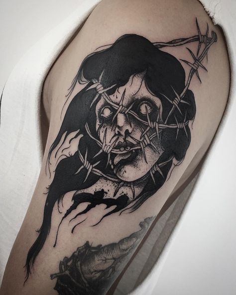 Dark Tattoo Ideas, Feminine Tattoo Ideas, Siren Tattoo, Feminine Skull Tattoos, Shadow Tattoo, Crazy Tattoos, Feminine Tattoo Sleeves, Goth Tattoo, Alt Art