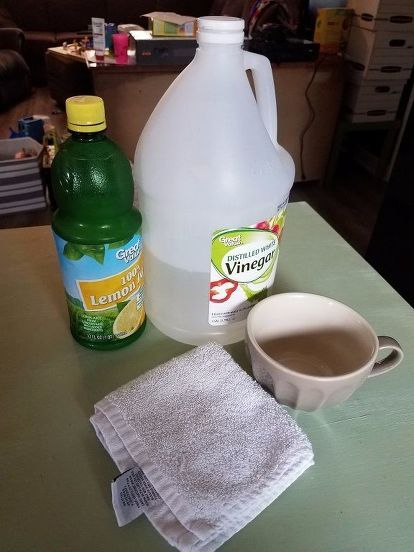 If you're microwave is starting to look nasty check out this super quick, cheap and natural way to clean a microwave with water, vinegar and lemon. Deep clean your microwave with these natural ingredients. Cleaning Microwave With Lemon, Diy Wood Cleaner, Clean Microwave Vinegar, Furniture Spray, Lemon Cleaning, Homemade Furniture, Wood Cleaner, Chemical Free Cleaning, Laundry Tips