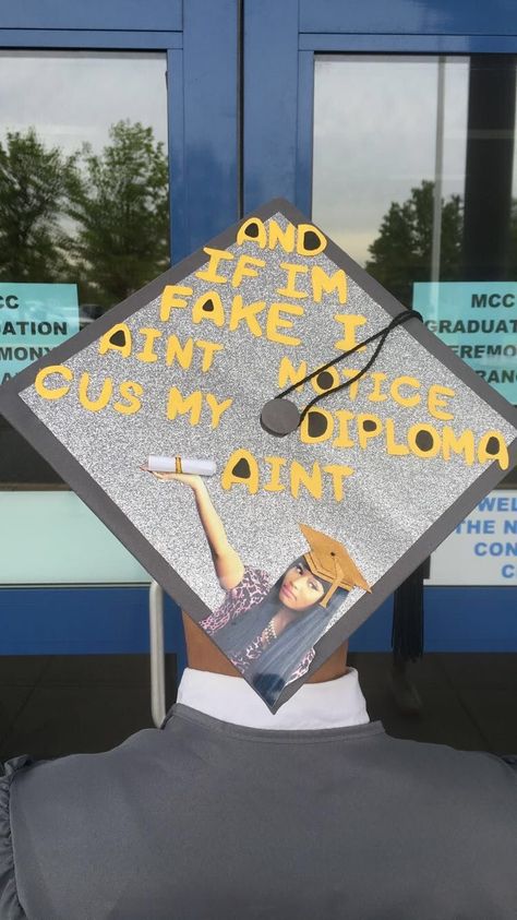 ↬ Pinterest:// @dezthebaby ↫ Funny Graduation Caps, Creative Graduation Caps, College Grad Cap Ideas, Graduation Cap Decoration Diy, High School Graduation Cap, Rapper Wallpaper Iphone, College Graduation Cap Decoration, Grad Cap Designs, Diy Graduation Cap