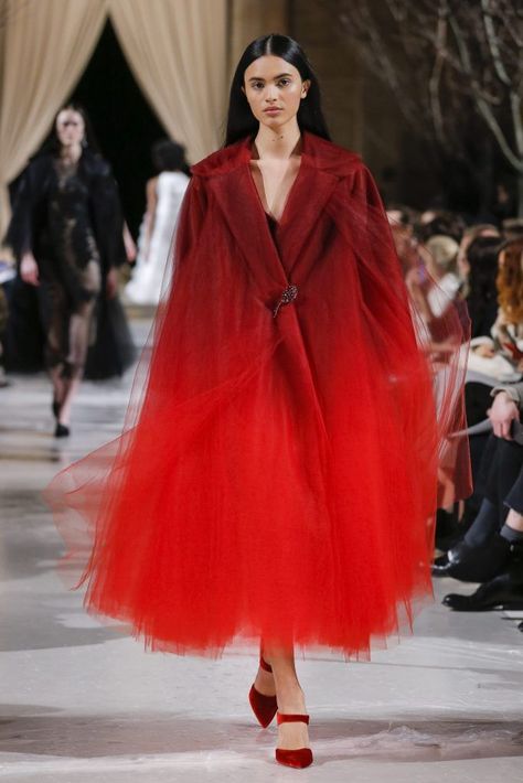 Tulle Coat, Look Gatsby, Nicola Peltz, Velvet Slip Dress, Dip Dyed, Looks Black, Red Coat, Mode Inspo, Fashion 2020