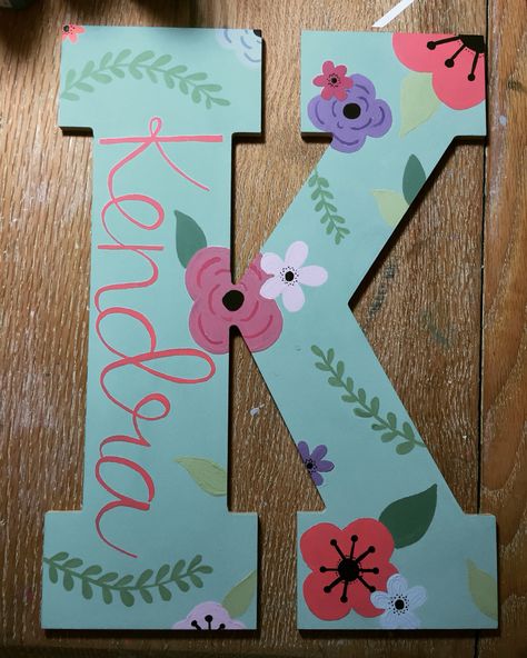 K is for Kendra. Customized hand painted letter K with flowers. Letter K Painting Ideas, Letter H Painting Ideas, Painted Letter Ideas, Initial Painting On Canvas Letters, Sibling Painting, Painting Letters Ideas, Decorated Letters For Wall, Letter Painting Ideas Wooden, Wooden Letter Painting Ideas