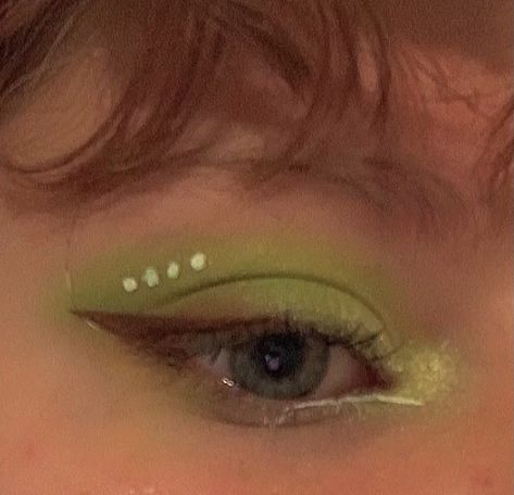 Green Makeup Looks Fairy, Eye Makeup Inspo Colorful, Kawaii Green Makeup, Makeup Ideas Fairy Grunge, Pixie Makeup Halloween, Green Fairy Aesthetic Costume, Fairy Makeup For Hooded Eyes, Green Fairycore Makeup, Green Forest Makeup