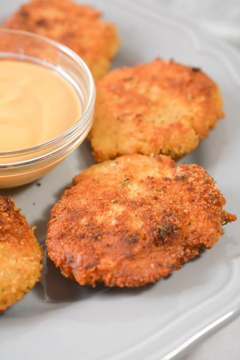 Canned Chicken Fritters, Recipe Canned Chicken, Chicken Fritters Recipe, Chicken Patty Recipes, Onion Fritters, Chicken Fritters, Can Chicken Recipes, Chicken Cake, Chicken Patties