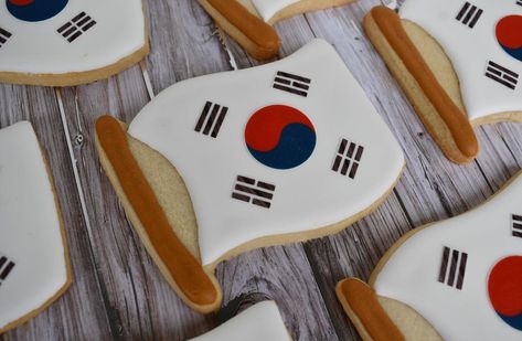 South Korea Themed Party, Flag Cookies, Korean Flag Tattoo Ideas, Flag Of Korea, Turkish Cookies, India And Korea Flag Together, South Korean Flag, Korean Flag, Korean Design