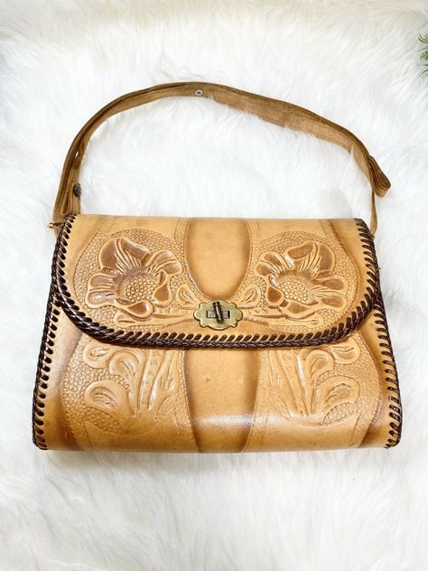 Vintage Hand Tooled Brown Leather Purse Adjustable Wide Strap Large Bag Handbag Overal nice condition. Definitely some wear consistent with a preowned vintage item. All functioning. Please see photos for details. Shipped with USPS Priority Mail. Vintage Hand Tools, Kawaii Background, Brown Leather Purse, Western Purses, Large Bag, Fitness Workout, Leather Purse, Wide Straps, Western Style