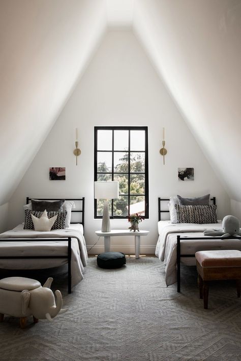 An upstairs bedroom features 13-foot vaulted ceilings, which give the former attic space a surprisingly airy feel. #dwell #realestate #modernhomesforsale #homerenovation #beforeandafter #losangeles Modern Tudor Bedroom Ideas, Modern Tudor Bedroom, Modern Tudor Interiors, Tudor House Interior, Updated Tudor, Modern Tudor, Construction House, Finished Attic, Vogue Brazil