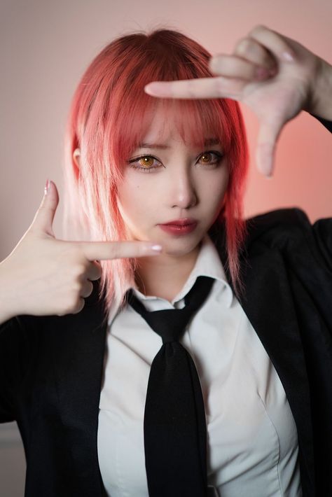 Makima Cosplay, Chainsaw Man Makima, Anime Eye Makeup, Hot Leggings, Male Cosplay, Makeup Looks Tutorial, Cosplay Characters, Cute Cosplay, Cosplay Makeup