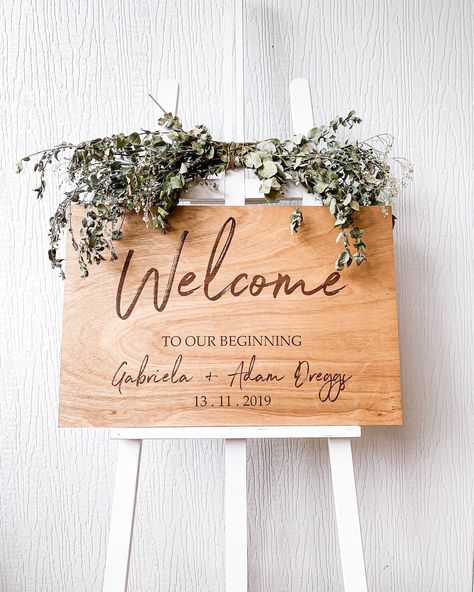 Plywood Welcome Sign Wedding, Wooden Engagement Signs, Rustic Engagement Decor, Home Engagement Decoration, Simple Engagement Party Decorations, Outdoor Engagement Party Decorations, Wedding Welcome Boards, Simple Engagement Party, Birthday Signage